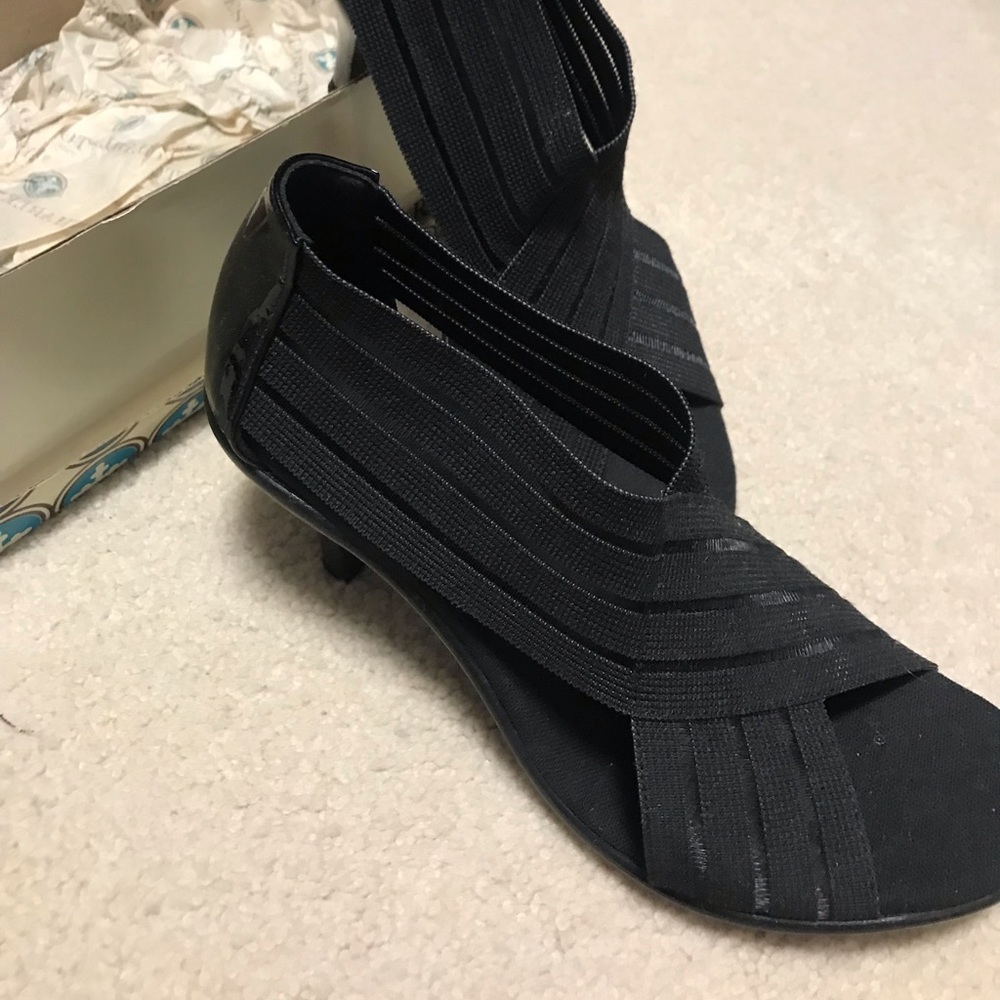 Black Charleston Shoe Co. Heels